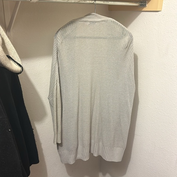 BDG women’s sweater - Picture 2 of 2